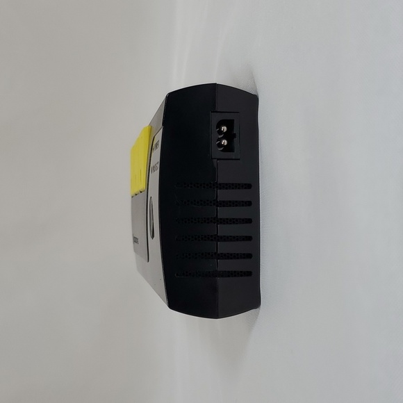 Scosche PI200PS-1 INVERT200 200W Mobile Power Inverter with 3 AC Outlets, 4 USB - Picture 13 of 16